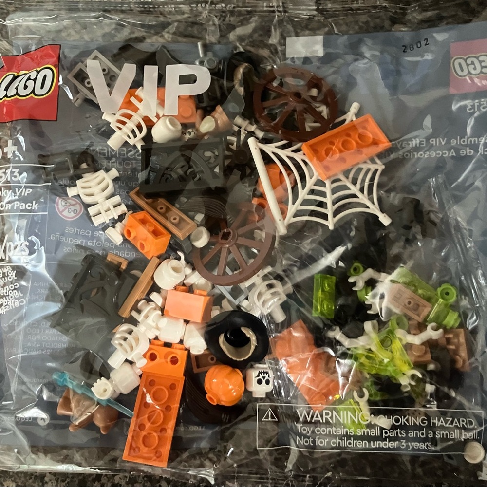 NEW LEGO SPOOKY VIP PACK -119 pieces 40513 Halloween